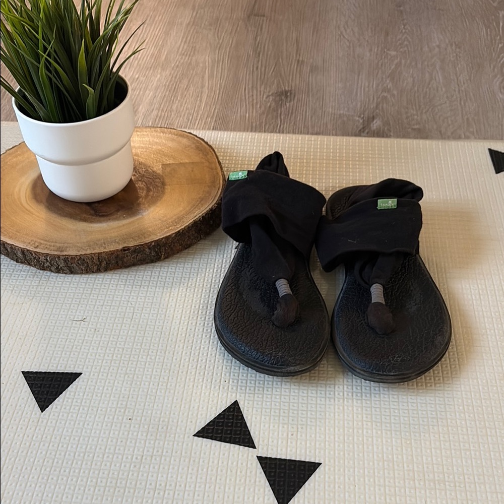 Sanuk Black Yoga Sling Sandals